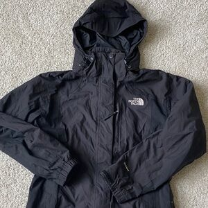 The North Face Women’s Black Shell Jacket (med)